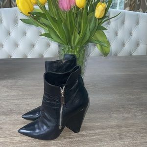 Saint Laurent
Women's Niki Pointed Toe High Heel Booties